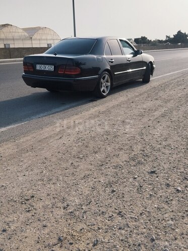 Mercedes E 240 1999, 330,000 km - 2.4 l - Bakı