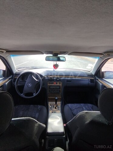 Mercedes E 240 1999, 330,000 km - 2.4 l - Bakı