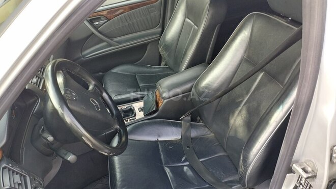 Mercedes E 220 d 2000, 450,000 km - 2.2 l - Qax