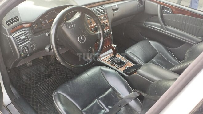 Mercedes E 220 d 2000, 450,000 km - 2.2 l - Qax