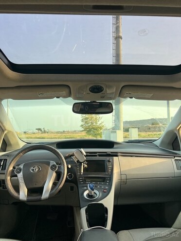 Toyota Prius-4