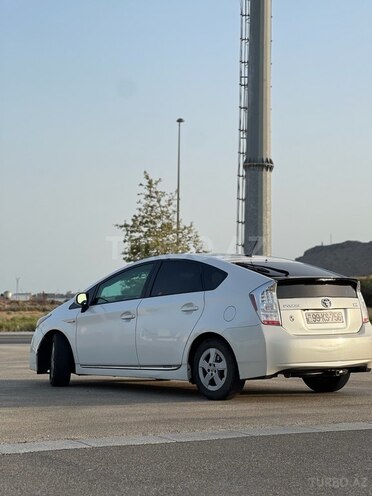 Toyota Prius-2