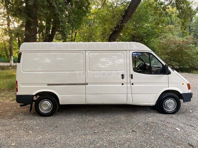 Ford Transit-5
