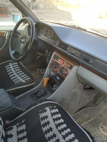 Mercedes E 200 1993, 200,000 km - 2.0 l - Siyəzən