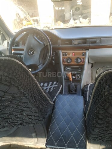 Mercedes E 200 1993, 200,000 km - 2.0 l - Siyəzən