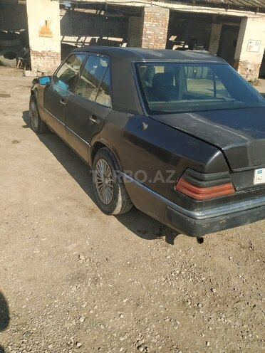 Mercedes E 200 1993, 200,000 km - 2.0 l - Siyəzən
