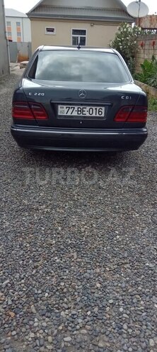 Mercedes E 220 d 2000, 327,500 km - 2.2 l - Saatlı