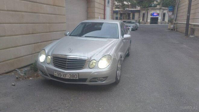 Mercedes E 280-1