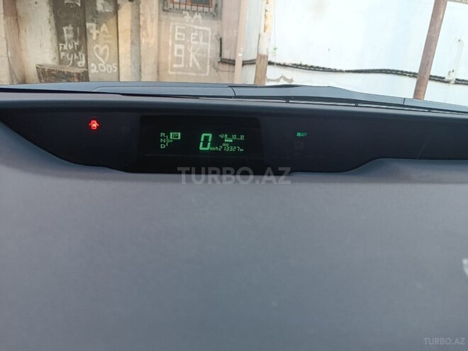 Toyota Prius-5
