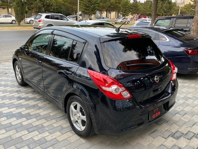 Nissan Tiida-11