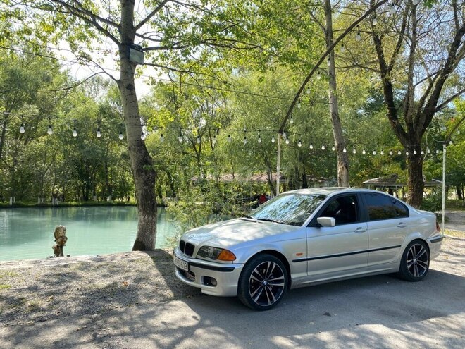 BMW 323-4