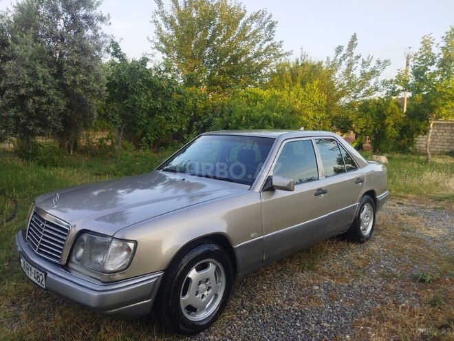 Mercedes E 220 1995, 490,000 km - 2.2 l - Beyləqan