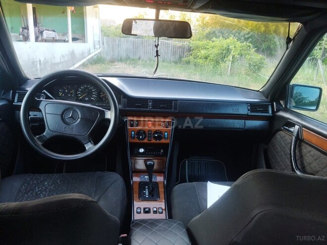 Mercedes E 220 1995, 490,000 km - 2.2 l - Beyləqan