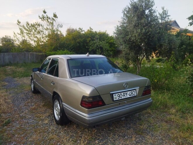 Mercedes E 220 1995, 490,000 km - 2.2 l - Beyləqan
