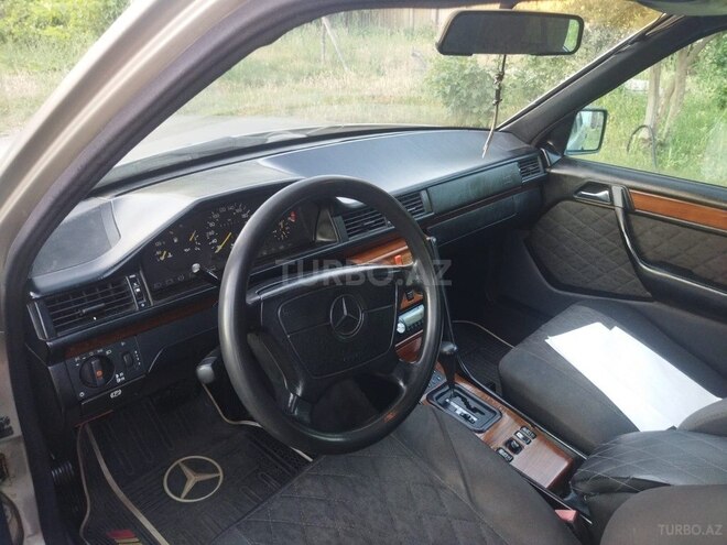 Mercedes E 220 1995, 490,000 km - 2.2 l - Beyləqan