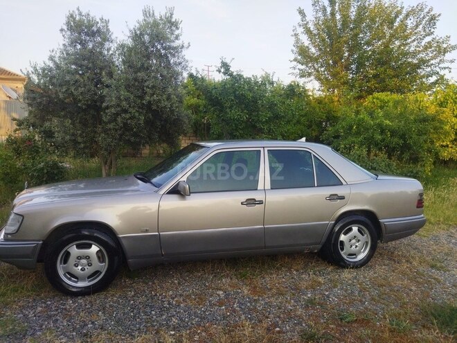 Mercedes E 220 1995, 490,000 km - 2.2 l - Beyləqan