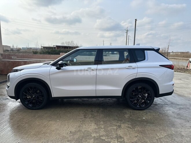 Mitsubishi Outlander-4
