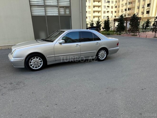 Mercedes E 270 2001, 468,000 km - 2.7 l - Bakı