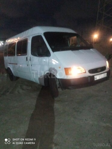 Ford Transit-9