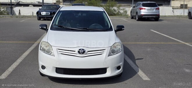 Toyota Auris 2011, 233,750 km - 1.4 л - Bakı
