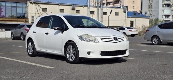 Toyota Auris 2011, 233,750 km - 1.4 л - Bakı