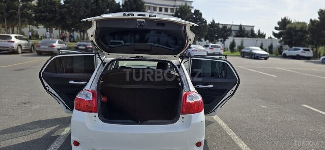 Toyota Auris 2011, 233,750 km - 1.4 л - Bakı