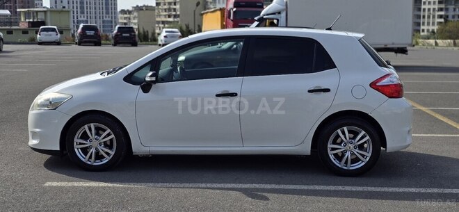 Toyota Auris 2011, 233,750 km - 1.4 л - Bakı
