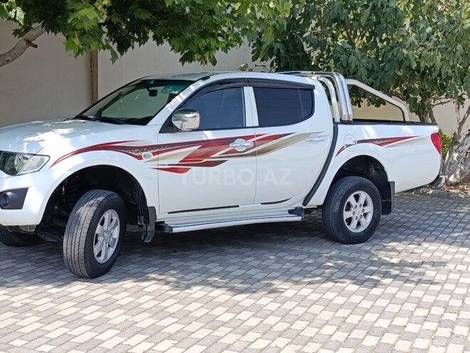 Mitsubishi L200 2014, 176,000 km - 2.5 l - Bakı