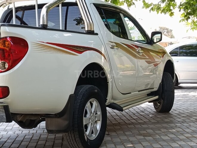 Mitsubishi L200 2014, 176,000 km - 2.5 l - Bakı
