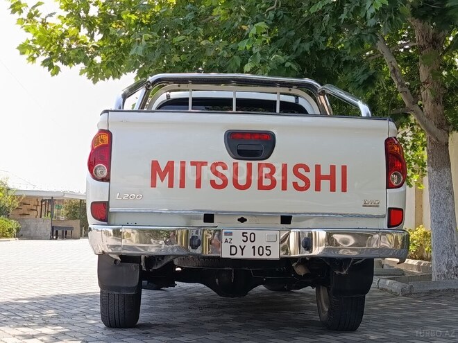 Mitsubishi L200 2014, 176,000 km - 2.5 l - Bakı