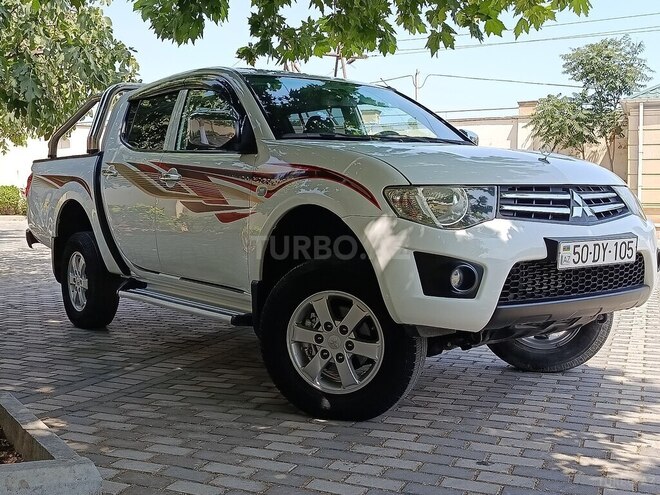 Mitsubishi L200 2014, 176,000 km - 2.5 l - Bakı