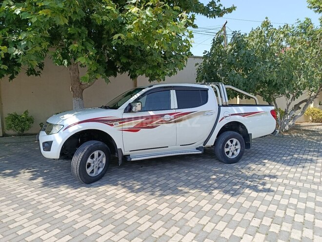 Mitsubishi L200 2014, 176,000 km - 2.5 l - Bakı