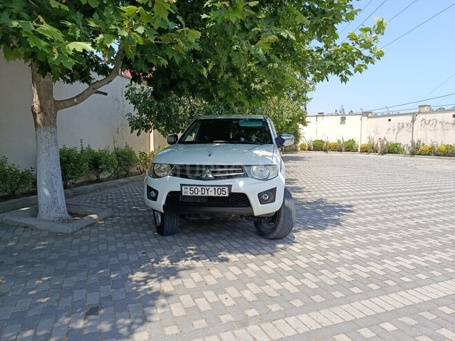 Mitsubishi L200 2014, 176,000 km - 2.5 l - Bakı