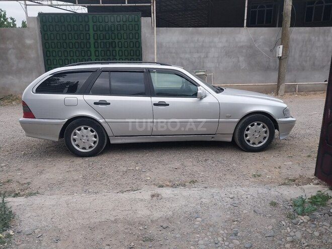 Mercedes C 220 d-6