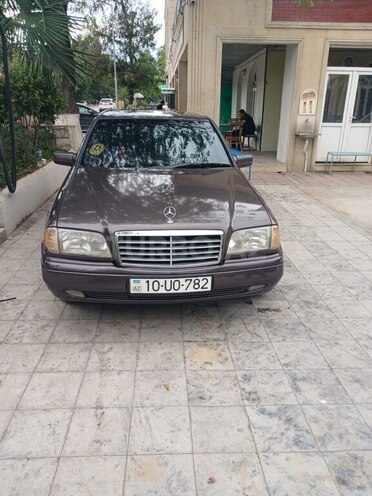 Mercedes C 180 1995, 456,000 km - 1.8 l - Qazax