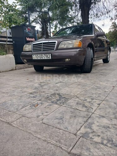 Mercedes C 180 1995, 456,000 km - 1.8 l - Qazax