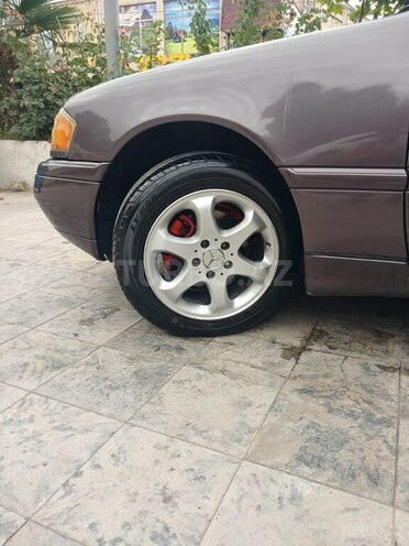 Mercedes C 180 1995, 456,000 km - 1.8 l - Qazax