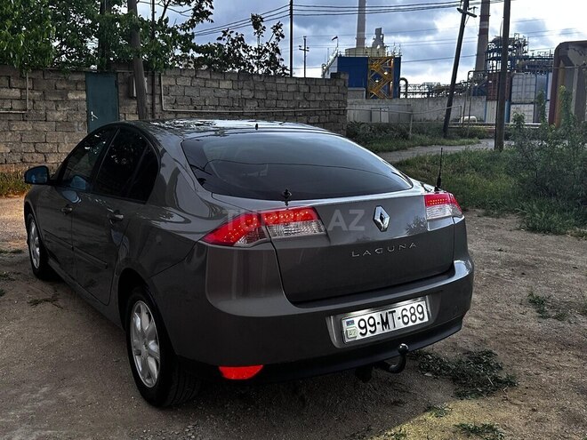 Renault Laguna-5