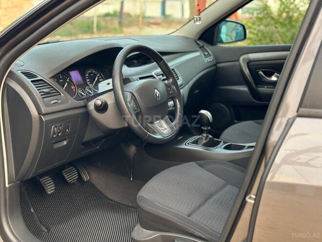 Renault Laguna-6