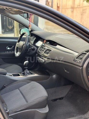 Renault Laguna-7
