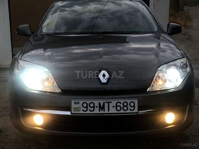 Renault Laguna-13