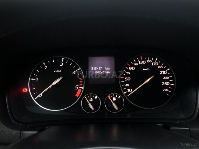 Renault Laguna-14