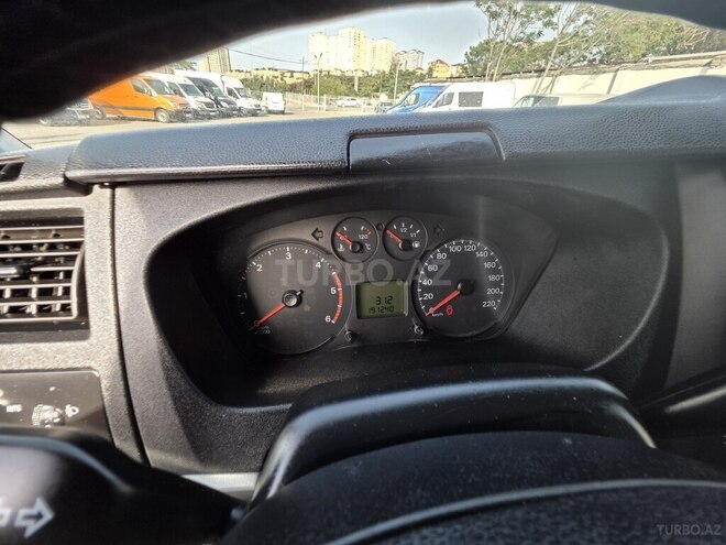 Ford Transit-10