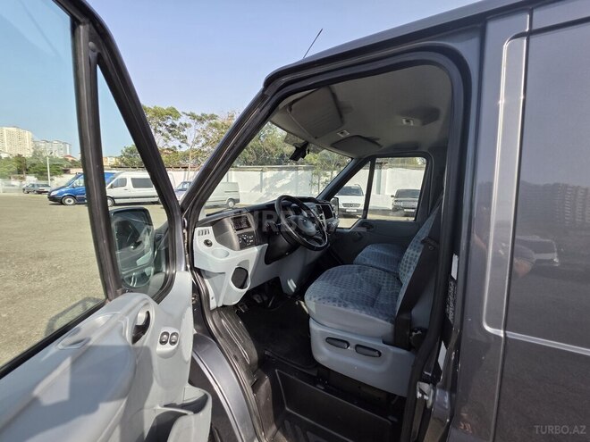 Ford Transit-11