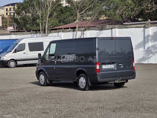 Ford Transit-16