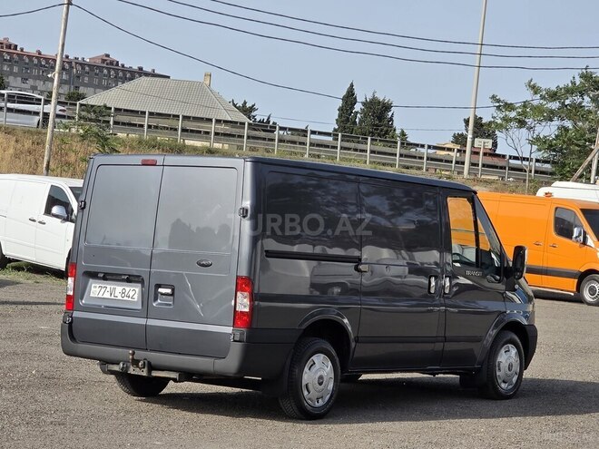 Ford Transit-14