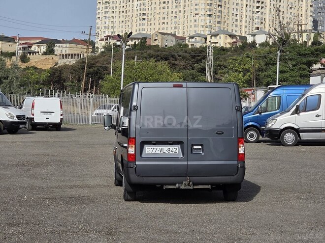 Ford Transit-13