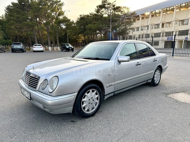 Mercedes E 230-1