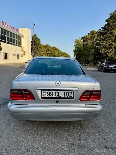Mercedes E 230-4
