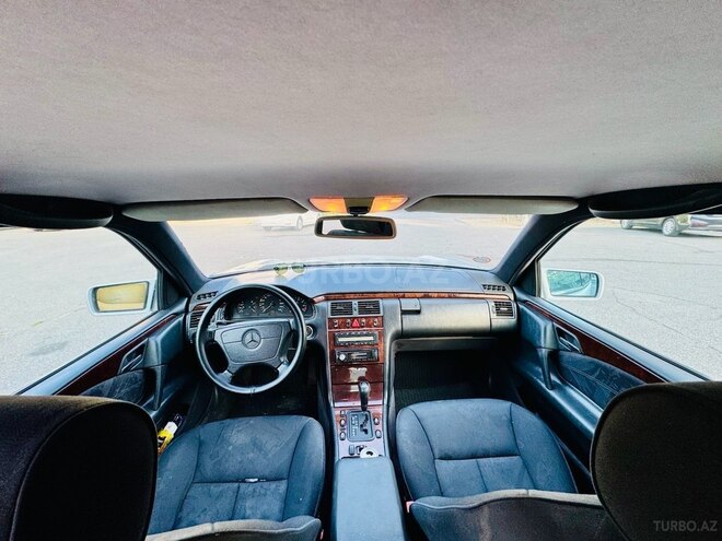 Mercedes E 230-6